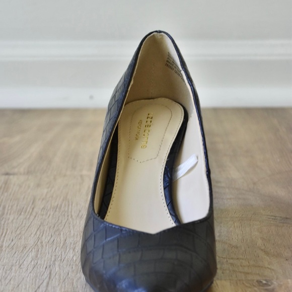 Alligator Pumps - Picture 4 of 8